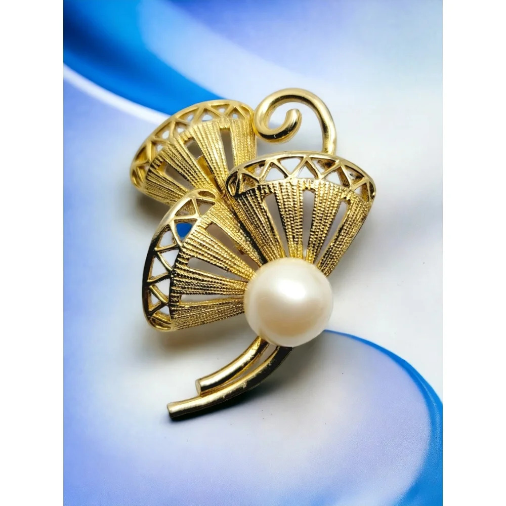 Vintage Faux Pearl and Triple Fan Gold Toned Brooch